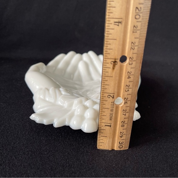 Opened Hands Trinket Dish - Westmoreland - Milk Glass - Picture 7 of 9